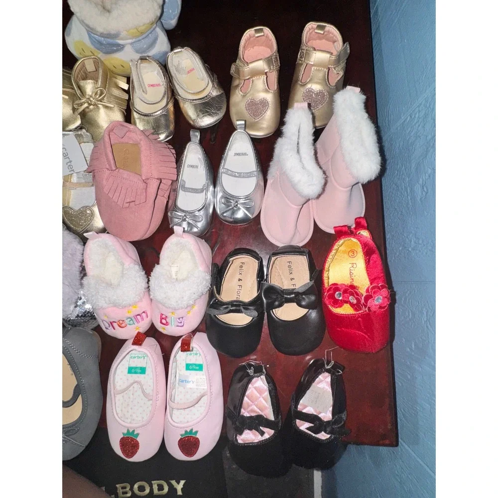 15 pairs of baby shoes